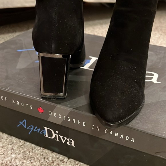 Black Suede waterproof boots designed in Canada size 6,2 inches heel with design - Picture 3 of 5